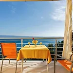 Apartment Beautiful With A Balcony Next To The