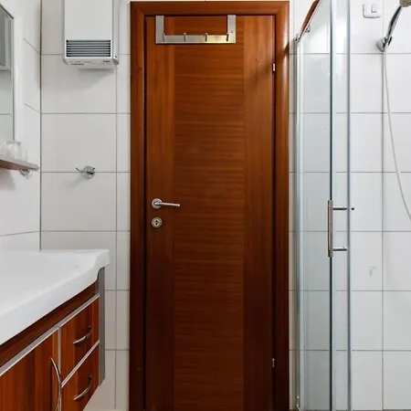 Apartment Beautiful With A Balcony Next To The
