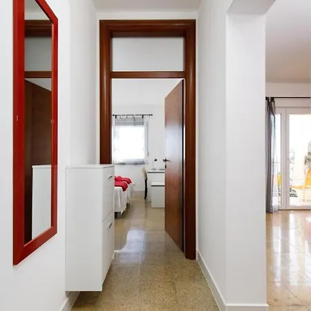 Beautiful With A Balcony Next To The Appartement