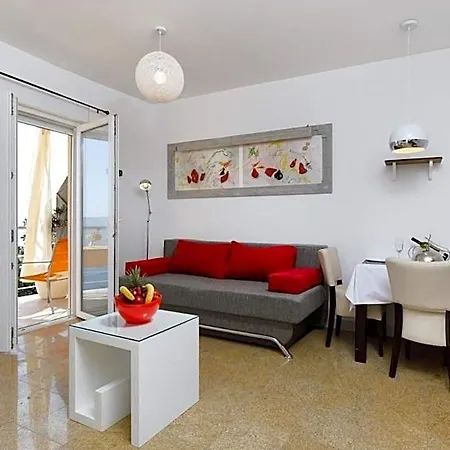 Appartement Beautiful With A Balcony Next To The Split