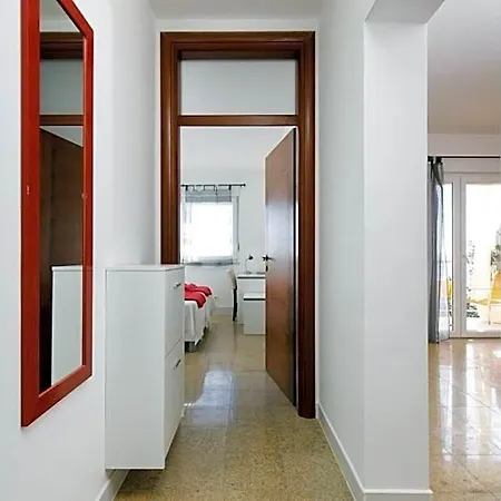 Beautiful With A Balcony Next To The Appartement Split